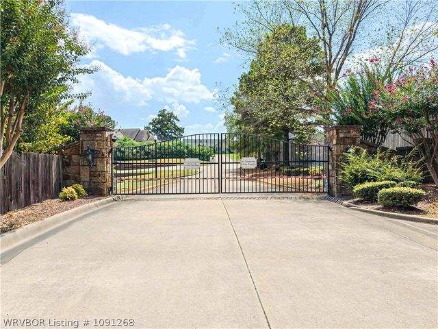 1112 Autumn Oaks Lane, Fort Smith, AR 72903