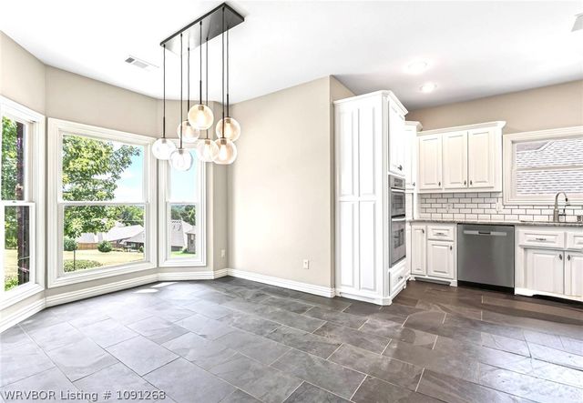 1112 Autumn Oaks Lane, Fort Smith, AR 72903
