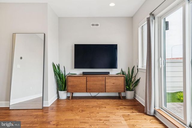 1428 S FRONT ST, Philadelphia, PA 19147