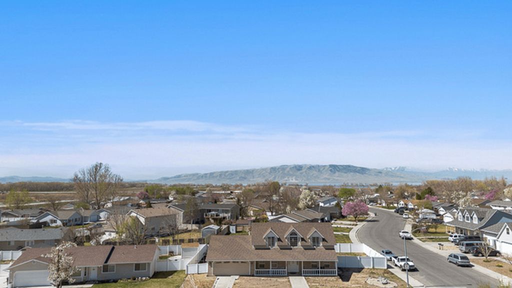 Image 27 of property listing at 795 N 2770 W, Provo, UT 84601