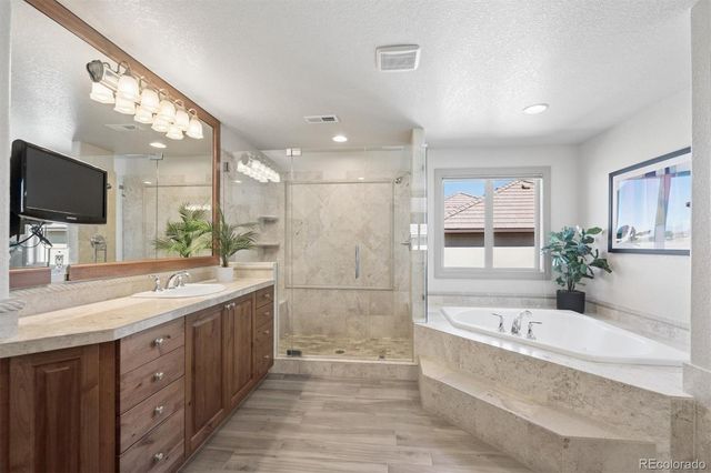 6893 S Netherland Way, Aurora, CO 80016