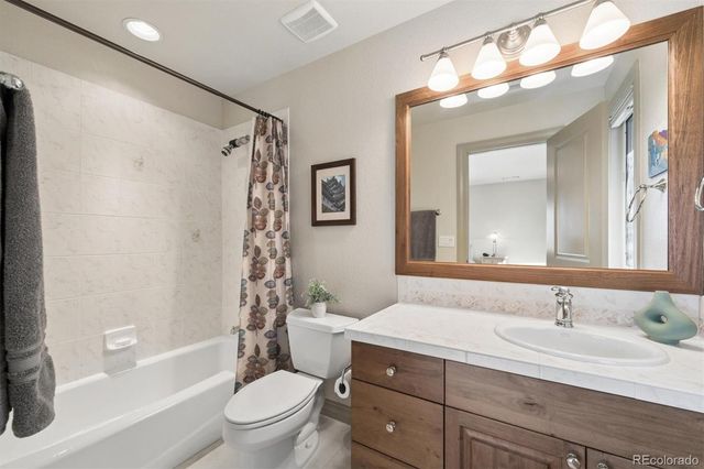 6893 S Netherland Way, Aurora, CO 80016