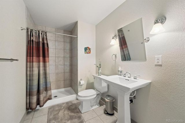 6893 S Netherland Way, Aurora, CO 80016