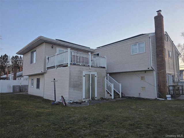 98 Andrew Avenue, Islip Terrace, NY 11752