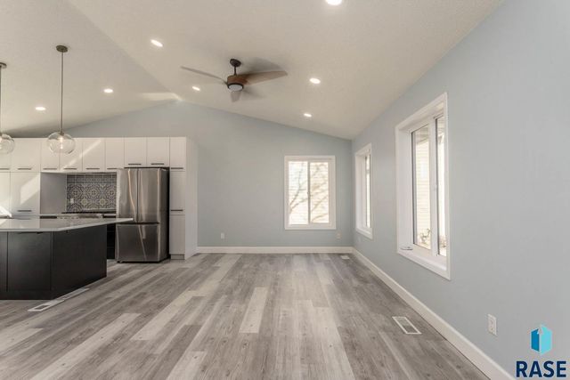 3717 S Jesse James Ct Court, Sioux Falls, SD 57103