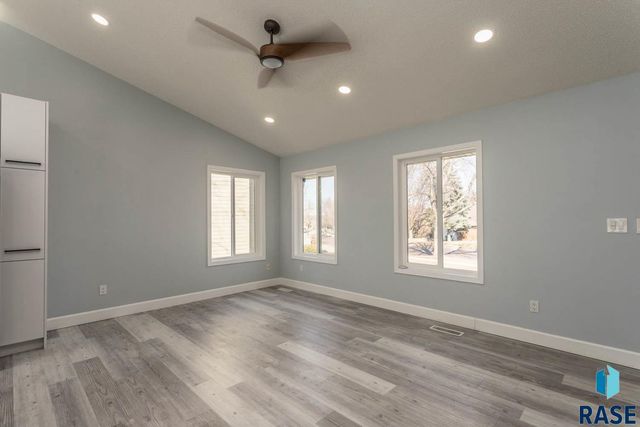 3717 S Jesse James Ct Court, Sioux Falls, SD 57103