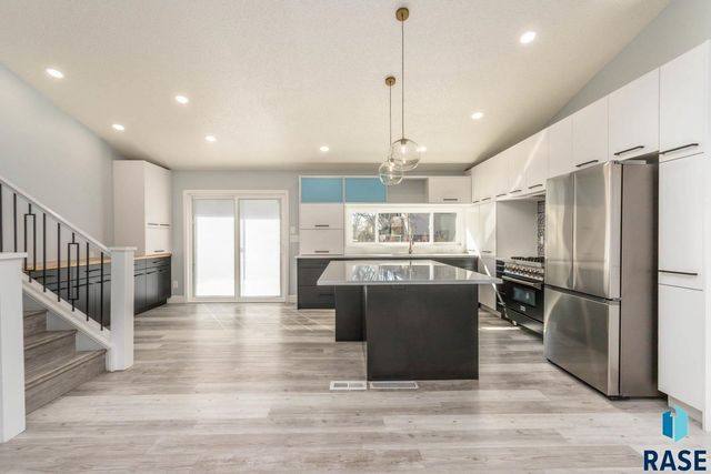 3717 S Jesse James Ct Court, Sioux Falls, SD 57103