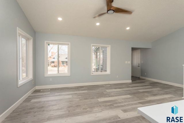 3717 S Jesse James Ct Court, Sioux Falls, SD 57103