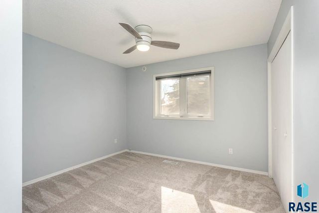 3717 S Jesse James Ct Court, Sioux Falls, SD 57103