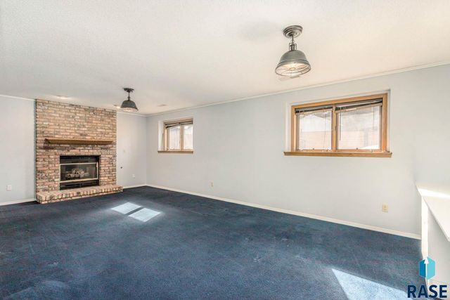 3717 S Jesse James Ct Court, Sioux Falls, SD 57103