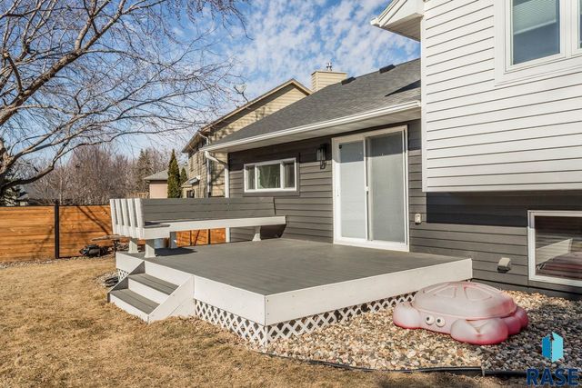 3717 S Jesse James Ct Court, Sioux Falls, SD 57103