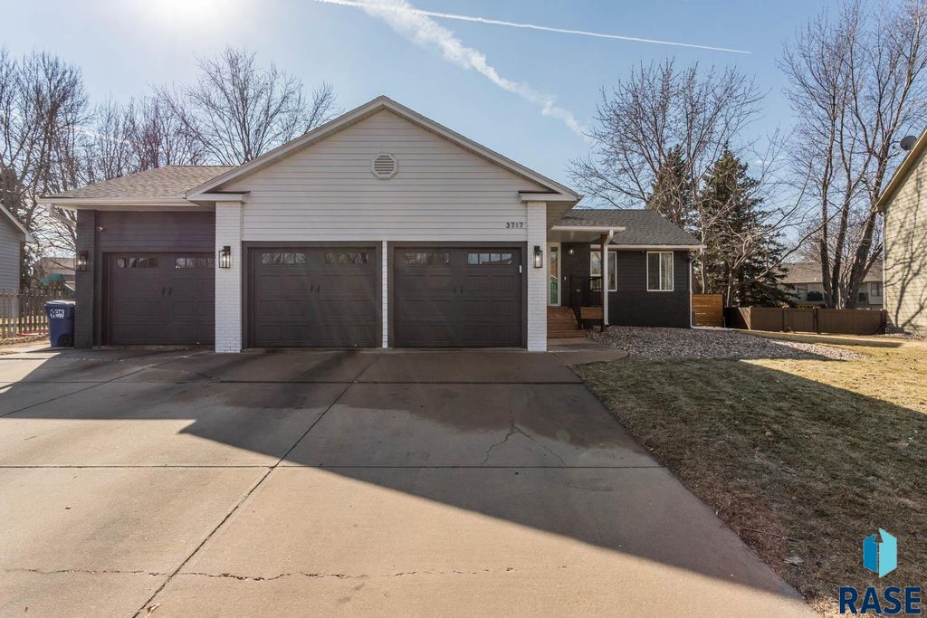 3717 S Jesse James Ct Court, Sioux Falls, SD 57103