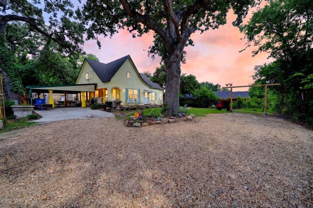205 Wykagyl Street, Kaufman, TX 75142