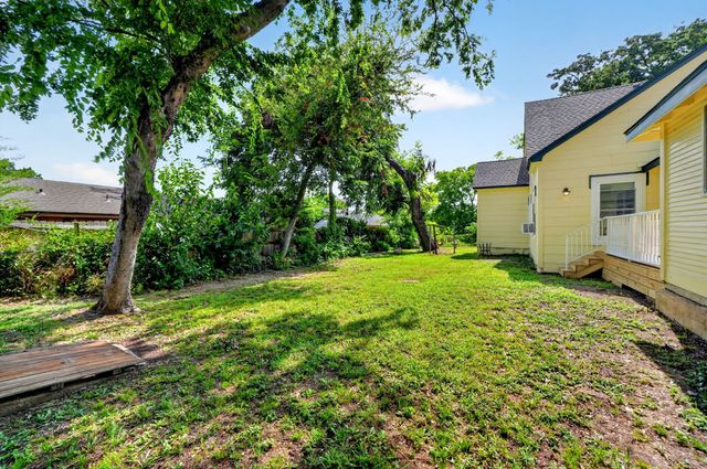 205 Wykagyl Street, Kaufman, TX 75142