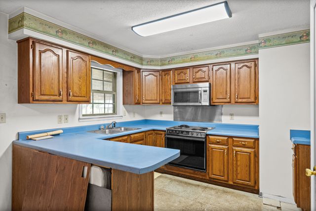 3879 Sadlersville Rd, Adams, TN 37010
