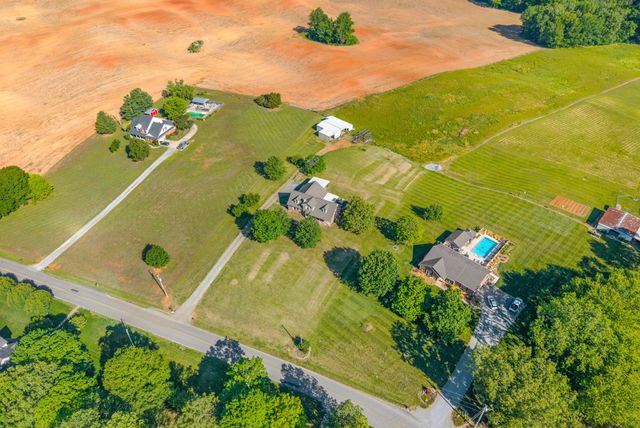 3879 Sadlersville Rd, Adams, TN 37010