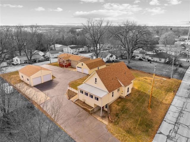 8215 NE Schell Road, Pleasant Valley, MO 64068