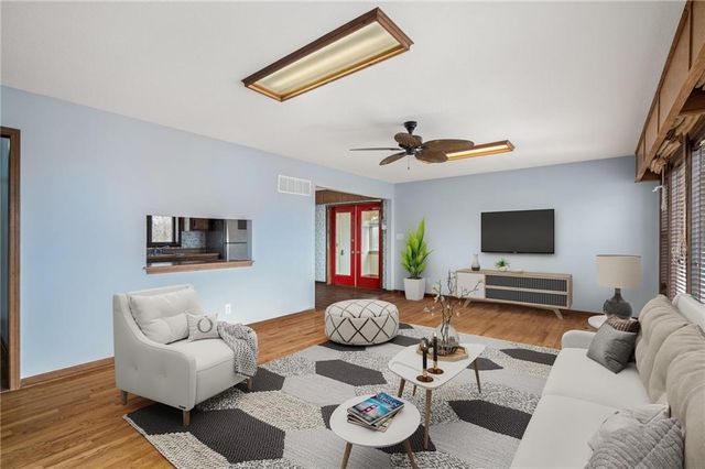 8215 NE Schell Road, Pleasant Valley, MO 64068