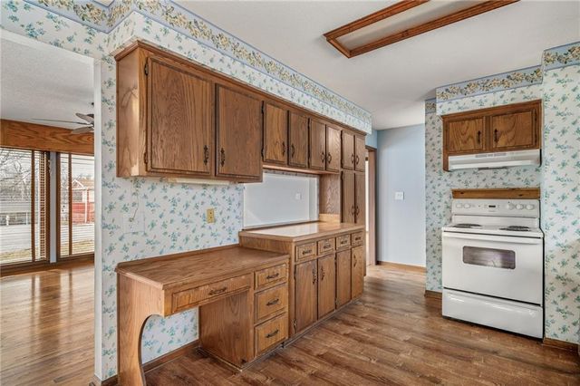 8215 NE Schell Road, Pleasant Valley, MO 64068