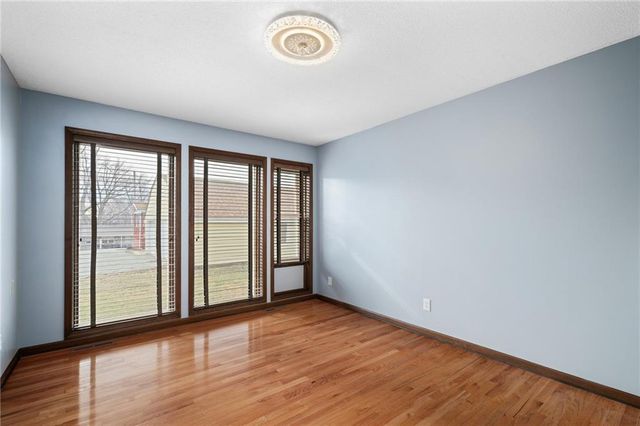 8215 NE Schell Road, Pleasant Valley, MO 64068