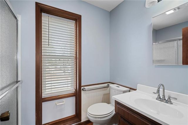 8215 NE Schell Road, Pleasant Valley, MO 64068