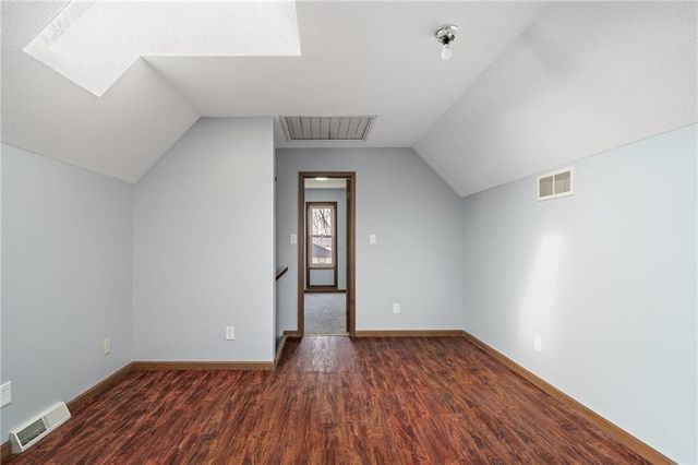 8215 NE Schell Road, Pleasant Valley, MO 64068