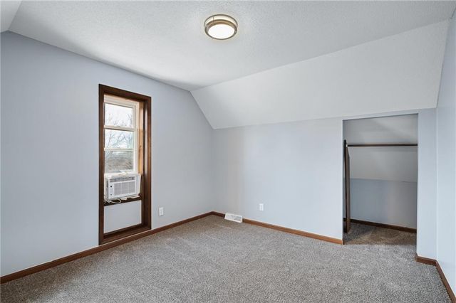 8215 NE Schell Road, Pleasant Valley, MO 64068