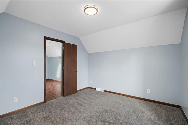 8215 NE Schell Road, Pleasant Valley, MO 64068