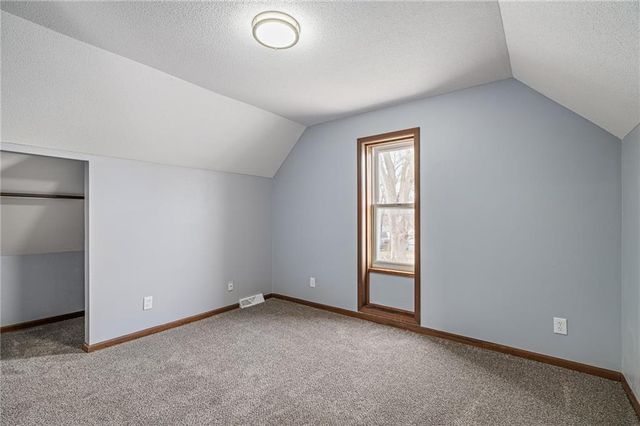 8215 NE Schell Road, Pleasant Valley, MO 64068