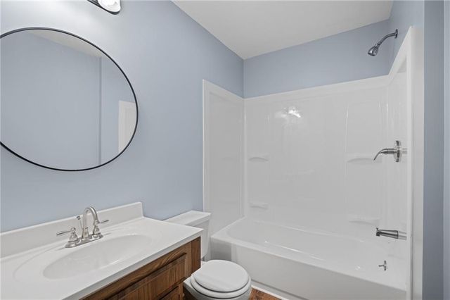 8215 NE Schell Road, Pleasant Valley, MO 64068