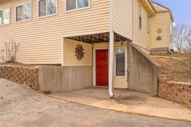 8215 NE Schell Road, Pleasant Valley, MO 64068