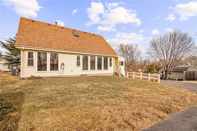 8215 NE Schell Road, Pleasant Valley, MO 64068
