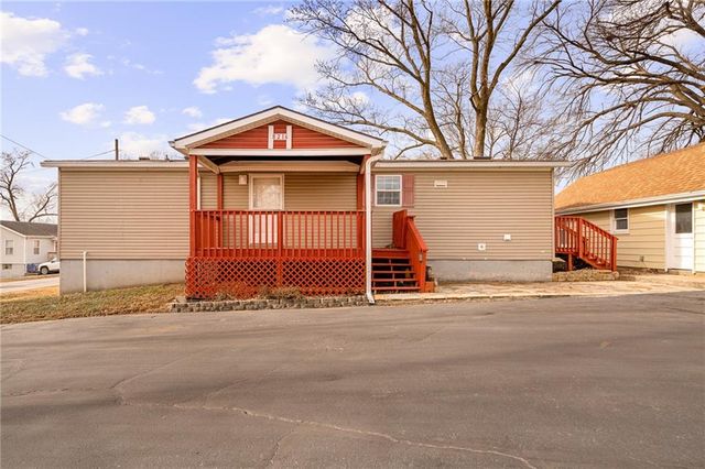 8215 NE Schell Road, Pleasant Valley, MO 64068