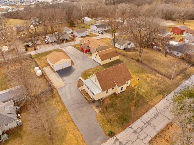 8215 NE Schell Road, Pleasant Valley, MO 64068