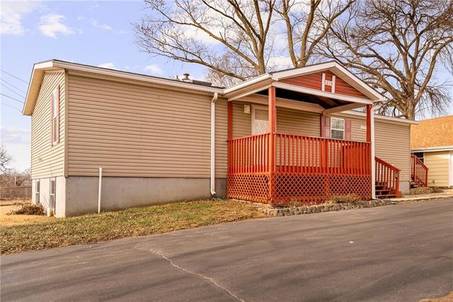 8215 NE Schell Road, Pleasant Valley, MO 64068