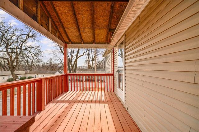 8215 NE Schell Road, Pleasant Valley, MO 64068