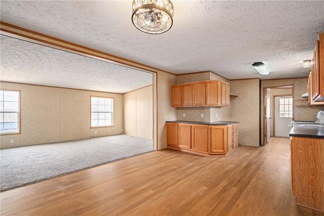 8215 NE Schell Road, Pleasant Valley, MO 64068