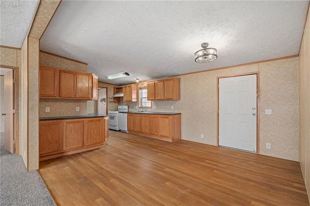 8215 NE Schell Road, Pleasant Valley, MO 64068