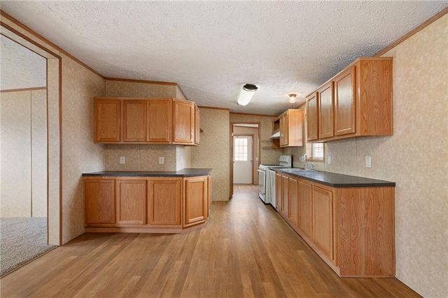 8215 NE Schell Road, Pleasant Valley, MO 64068