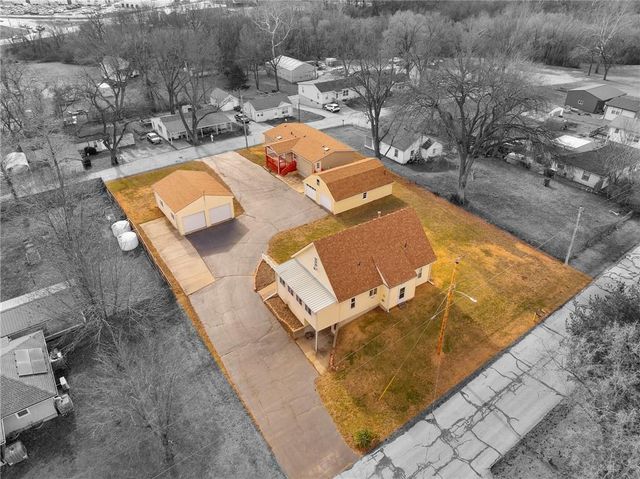 8215 NE Schell Road, Pleasant Valley, MO 64068