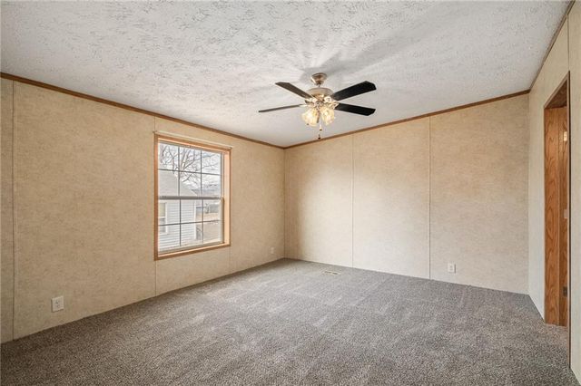 8215 NE Schell Road, Pleasant Valley, MO 64068