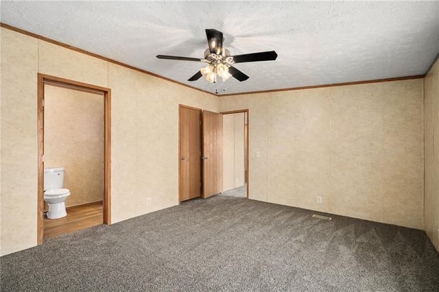 8215 NE Schell Road, Pleasant Valley, MO 64068