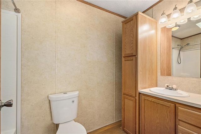 8215 NE Schell Road, Pleasant Valley, MO 64068