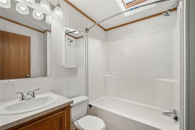 8215 NE Schell Road, Pleasant Valley, MO 64068