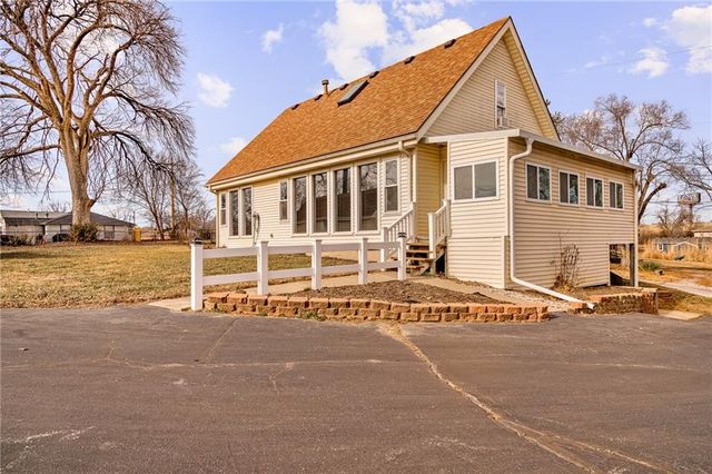 8215 NE Schell Road, Pleasant Valley, MO 64068