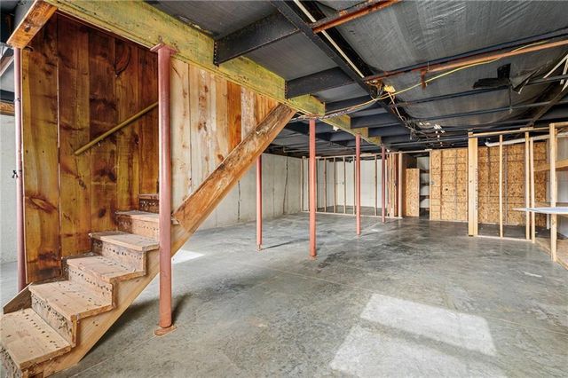 8215 NE Schell Road, Pleasant Valley, MO 64068