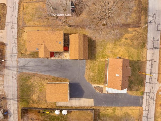 8215 NE Schell Road, Pleasant Valley, MO 64068