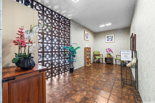 905 Spencer Street 302, Honolulu, HI 96822
