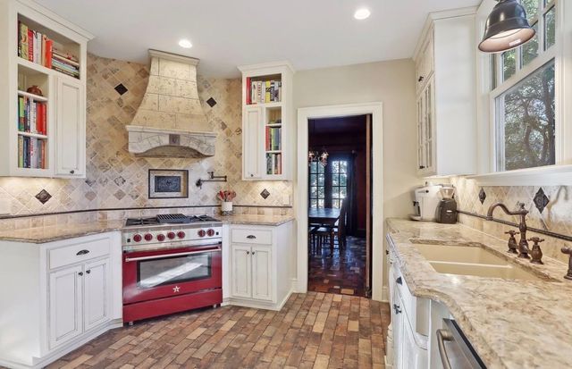 1005 Cedar Lake Road S, Minneapolis, MN 55405