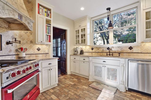 1005 Cedar Lake Road S, Minneapolis, MN 55405